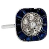 Bague cible art deco or blanc 18k et platine ornée de diamants entouré de saphirs calibrés synthétiques (circa 1930)