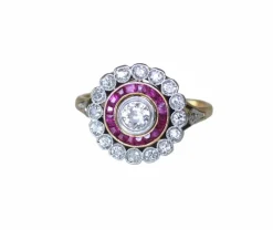 Bague Cible Belle Epoque Diamants et Rubis Calibrés