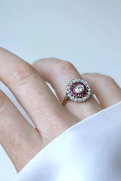 Bague Cible Belle Epoque Diamants et Rubis Calibrés
