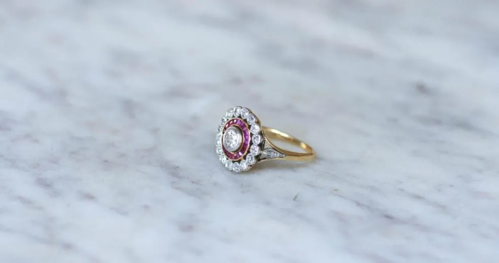 Bague Cible Belle Epoque Diamants et Rubis Calibrés
