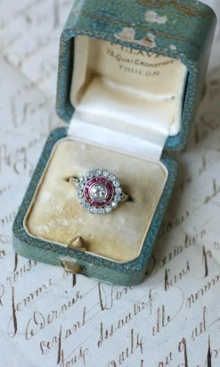 Bague Cible Belle Epoque Diamants et Rubis Calibrés