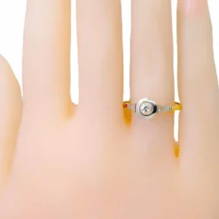 Bague cible en platine et diamants