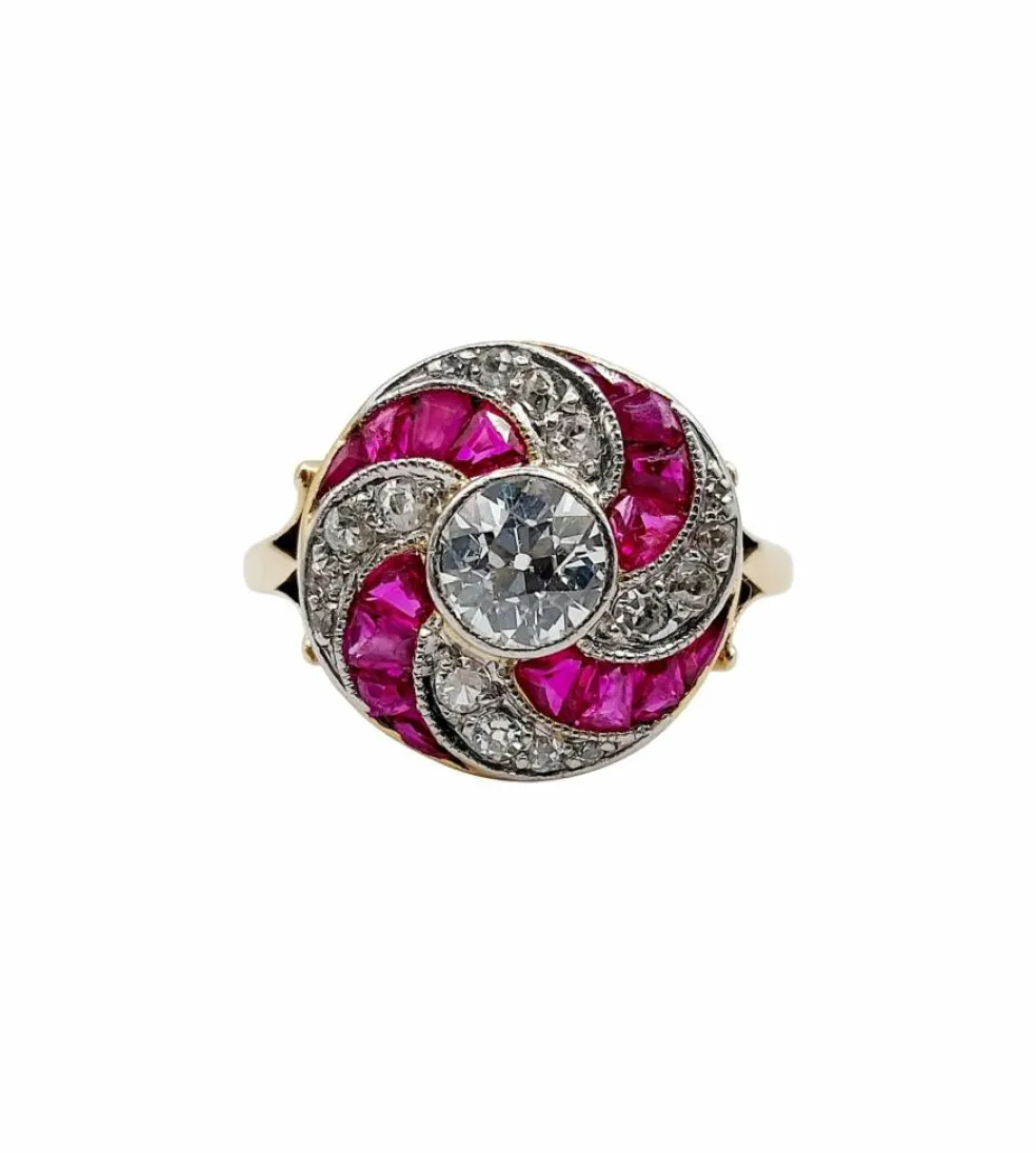 Bague cible tourbillon art deco or jaune diamant et rubis calibrés