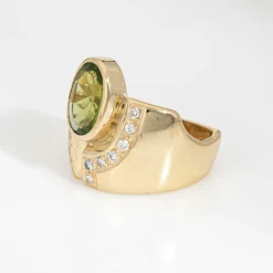 Bague cigare en or jaune et diamants péridot des années 80