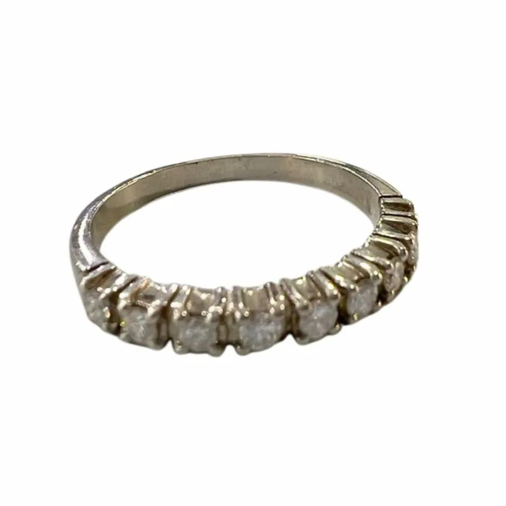 Bague cinquillo au design contemporain en or et diamants