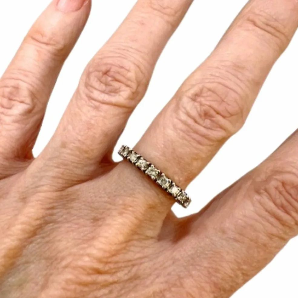 Bague cinquillo au design contemporain en or et diamants