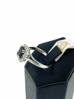 Bague classique en or blanc diamants et saphir certificat IGI