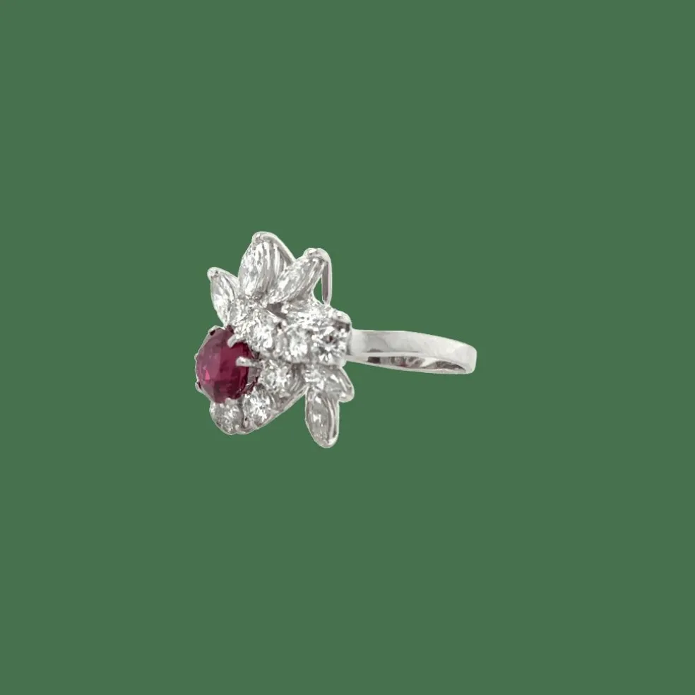 Bague Cocktail années 70 or blanc rubis diamants