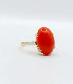 Bague cocktail Art Déco or jaune, cabochon de corail