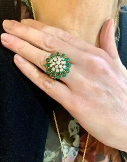 Bague cocktail cabochon émeraudes diamants or jaune