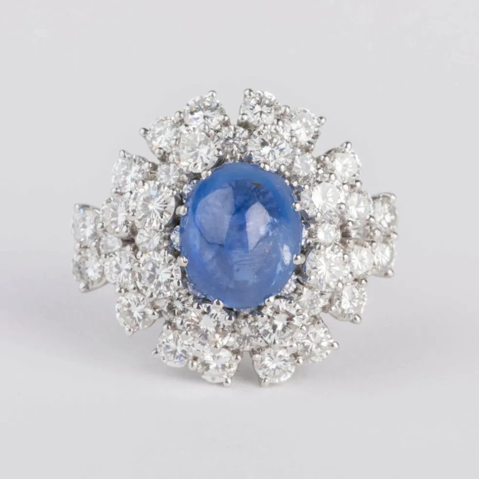 Bague cocktail en diamants et saphir cabochon
