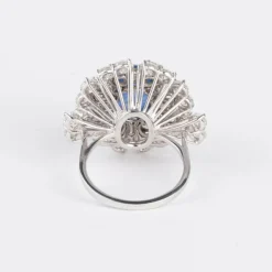 Bague cocktail en diamants et saphir cabochon