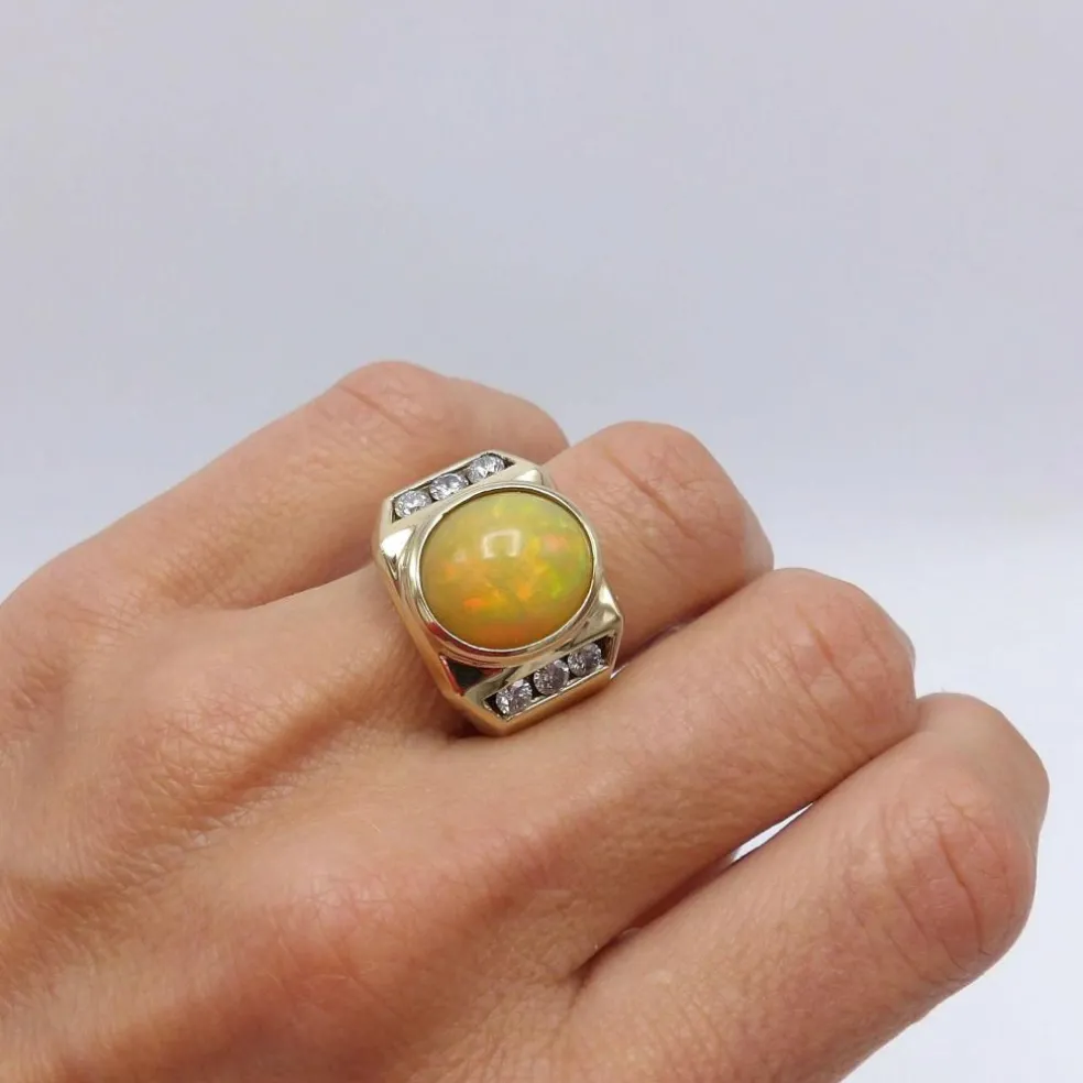 Bague cocktail en or 14 carats avec opale et diamant