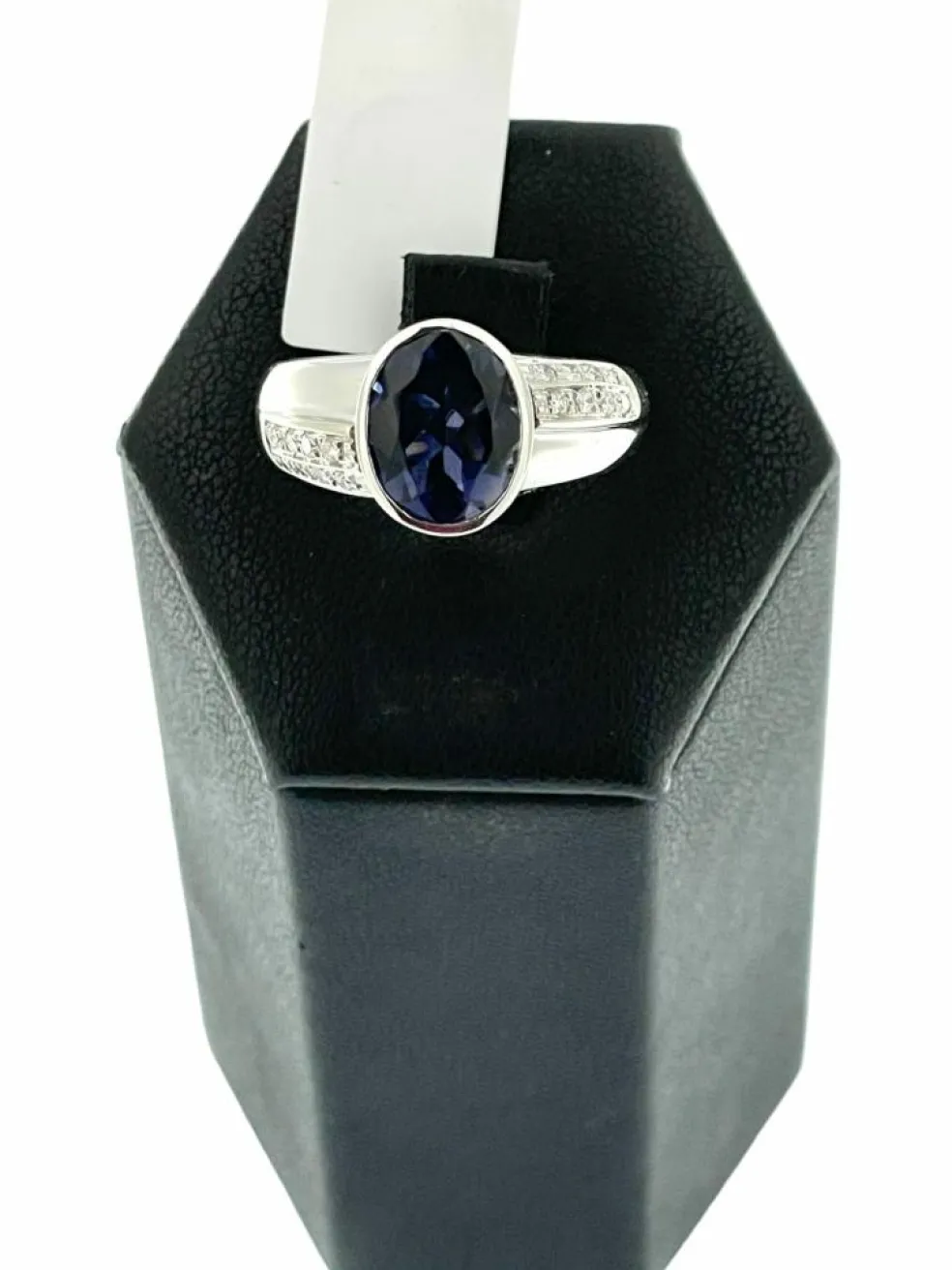Bague cocktail en or blanc avec iolite et diamants certificat IGI