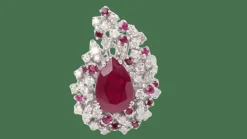 Bague cocktail en or blanc, rubis et diamants