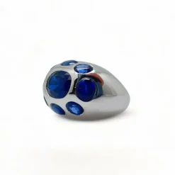 Bague cocktail en or blanc et saphirs