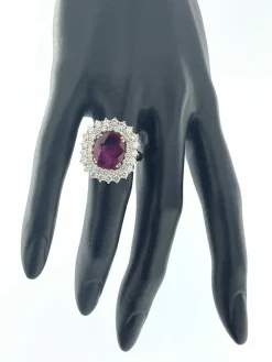 Bague cocktail en or blanc, diamants et rubis 3.40cts certificat IGI