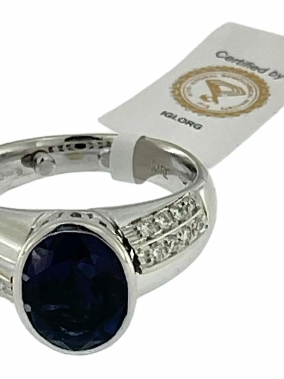 Bague cocktail en or blanc avec iolite et diamants certificat IGI