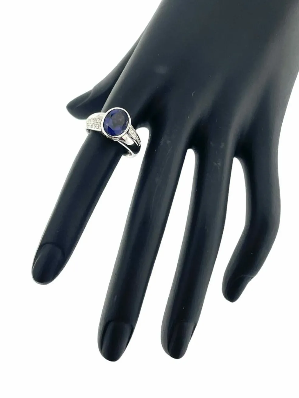 Bague cocktail en or blanc avec iolite et diamants certificat IGI