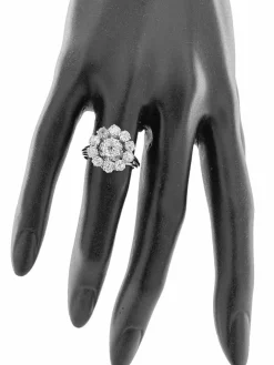 Bague cocktail en or blanc certifiée HRD avec diamants