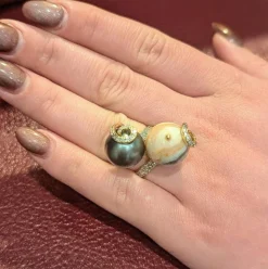 Bague cocktail en or jaune perle grise de Tahiti et agate