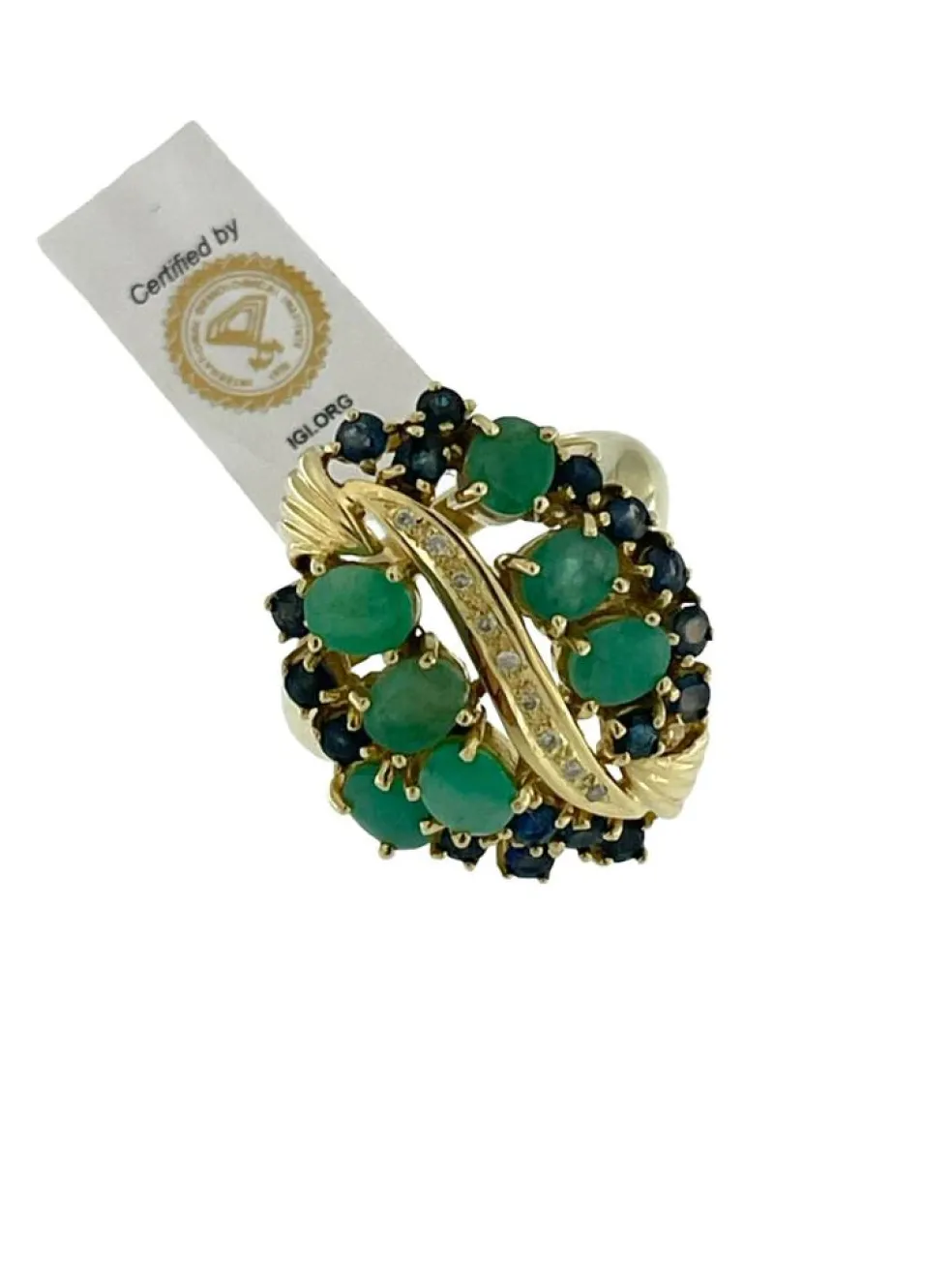Bague cocktail en or jaune, diamants, saphirs et émeraude certificat IGI