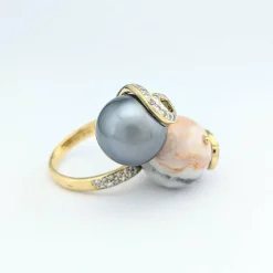 Bague cocktail en or jaune perle grise de Tahiti et agate