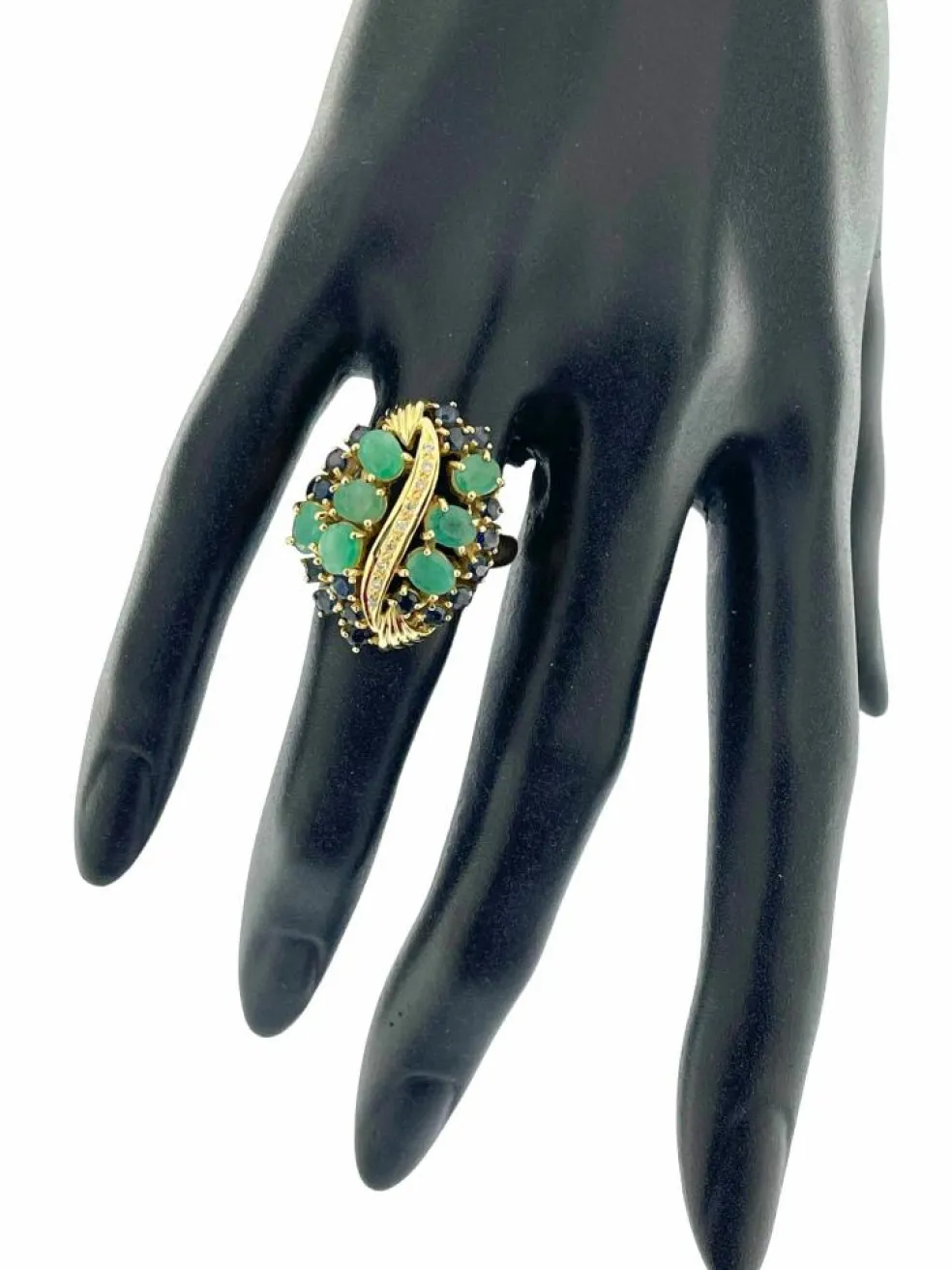 Bague cocktail en or jaune, diamants, saphirs et émeraude certificat IGI
