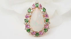 Bague cocktail en or rose et cabochon d'opale
