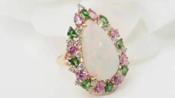 Bague cocktail en or rose et cabochon d'opale