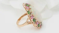 Bague cocktail en or rose et cabochon d'opale