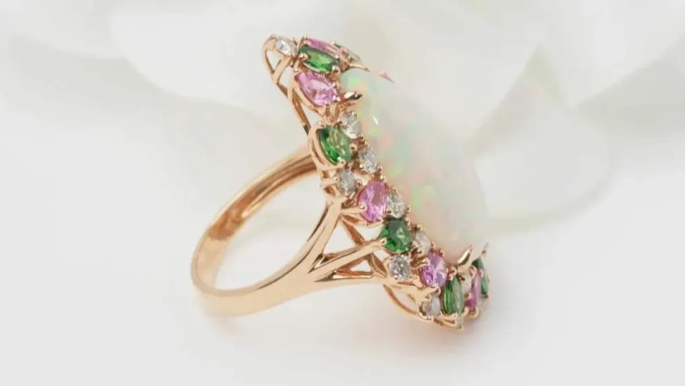 Bague cocktail en or rose et cabochon d'opale