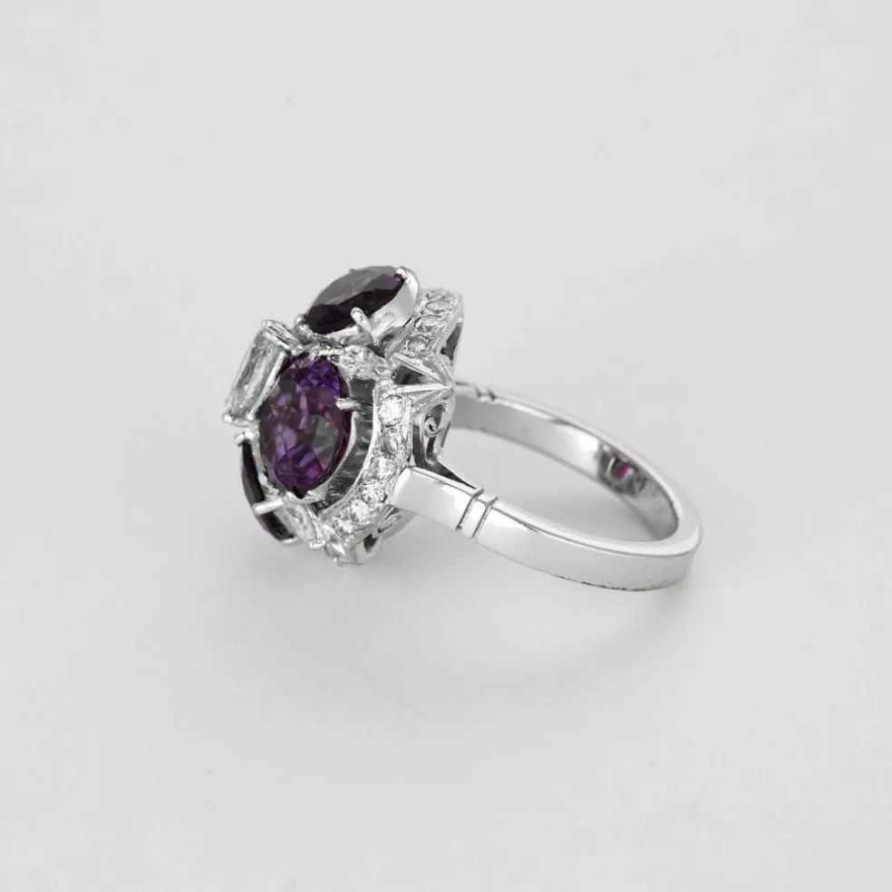Bague cocktail or gris, diamants et améthystes