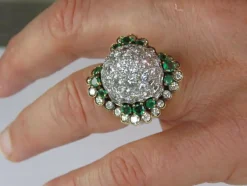 Bague Cocktail Or Platine Diamants Emeraudes