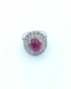 Bague Cocktail Ovale en Or ornée d'un Rubis Cabochon et Diamant