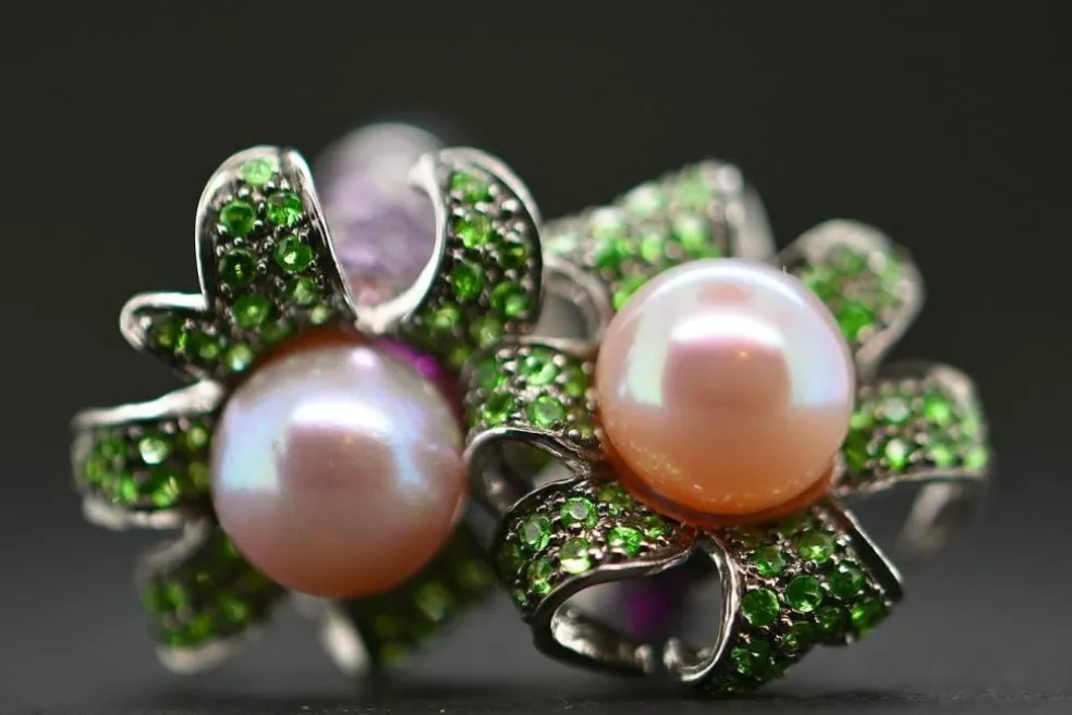 Bague Cocktail Perle Émeraude Améthyste Diamants Rubis