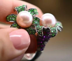 Bague Cocktail Perle Émeraude Améthyste Diamants Rubis