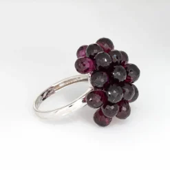 Bague cocktail vintage en or blanc 18 carats avec grenat briolette