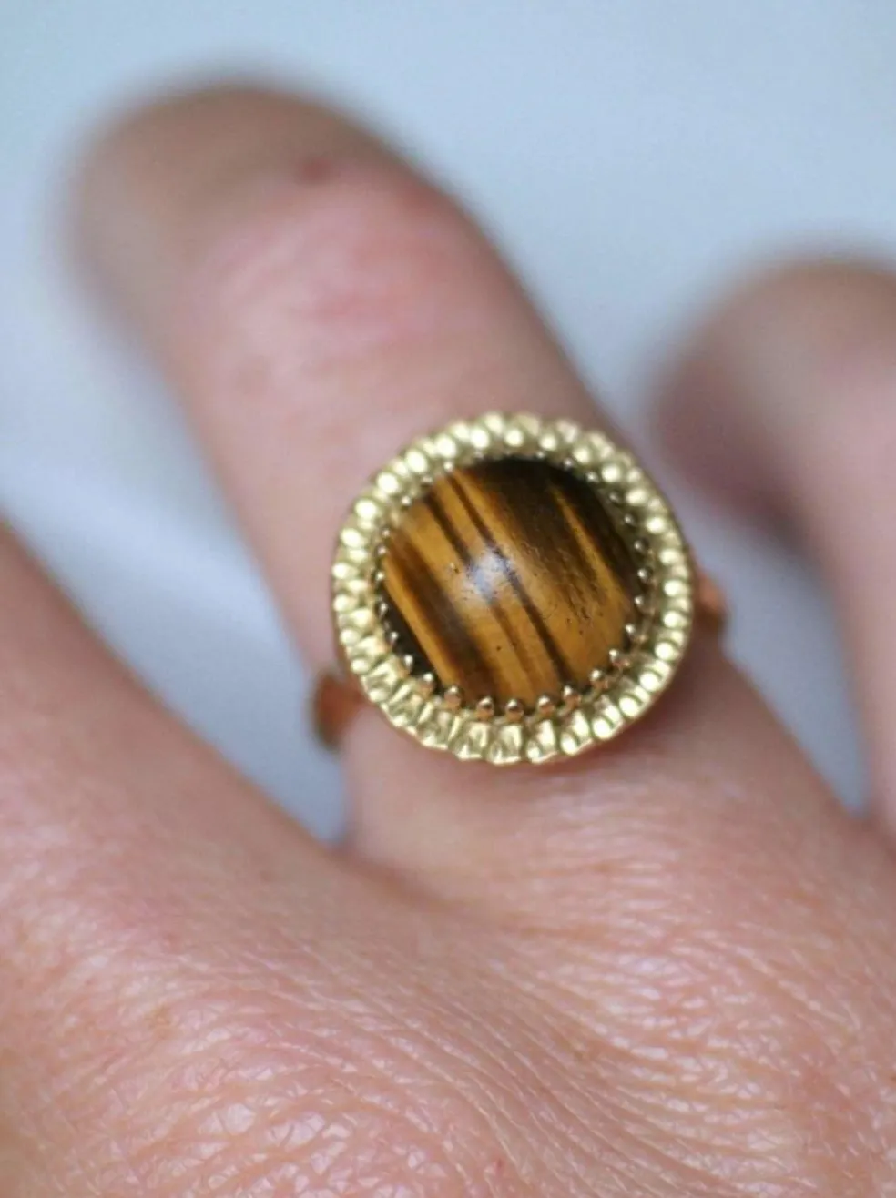 Bague cocktail vintage or jaune et quartz oeil de tigre
