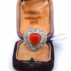 Bague coeur corail en or blanc