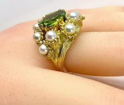 Bague coktail en or jaune 18 carats, péridot 3,98 ct et 9 perles