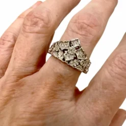 Bague contemporaine du 20ème siècle en or 18 kt avec diamants 9 unités