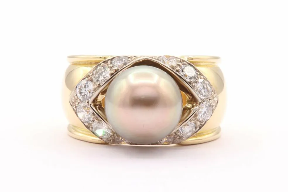 Bague contemporaine en or jaune sertie d'une perle et de diamants