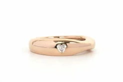 Bague contemporaine en or jaune 18 carats sertie d'un diamant