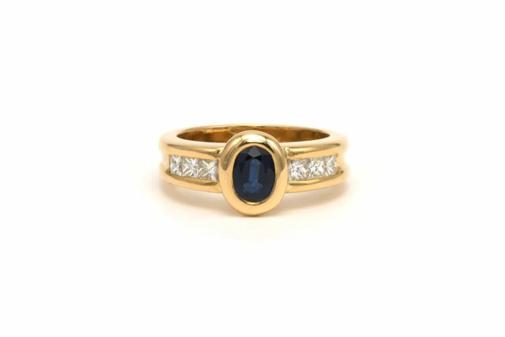 Bague contemporaine en or jaune 18 carats sertie d'un saphir et de diamants