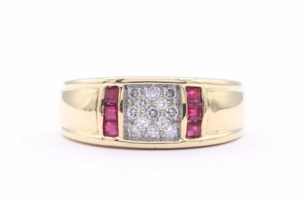 Bague contemporaine en or jaune sertie de rubis et de diamants