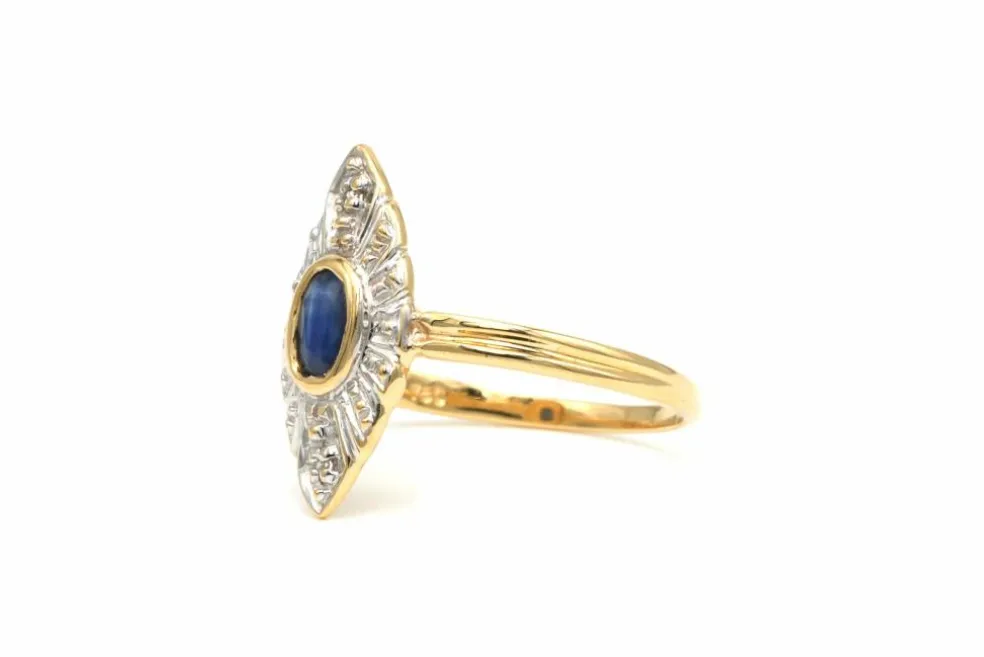Bague contemporaine en or jaune 18 carats sertie d'un saphir et de diamants