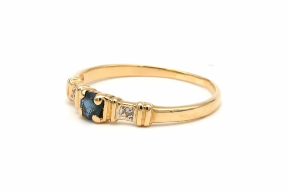 Bague contemporaine en or jaune, saphir et diamants