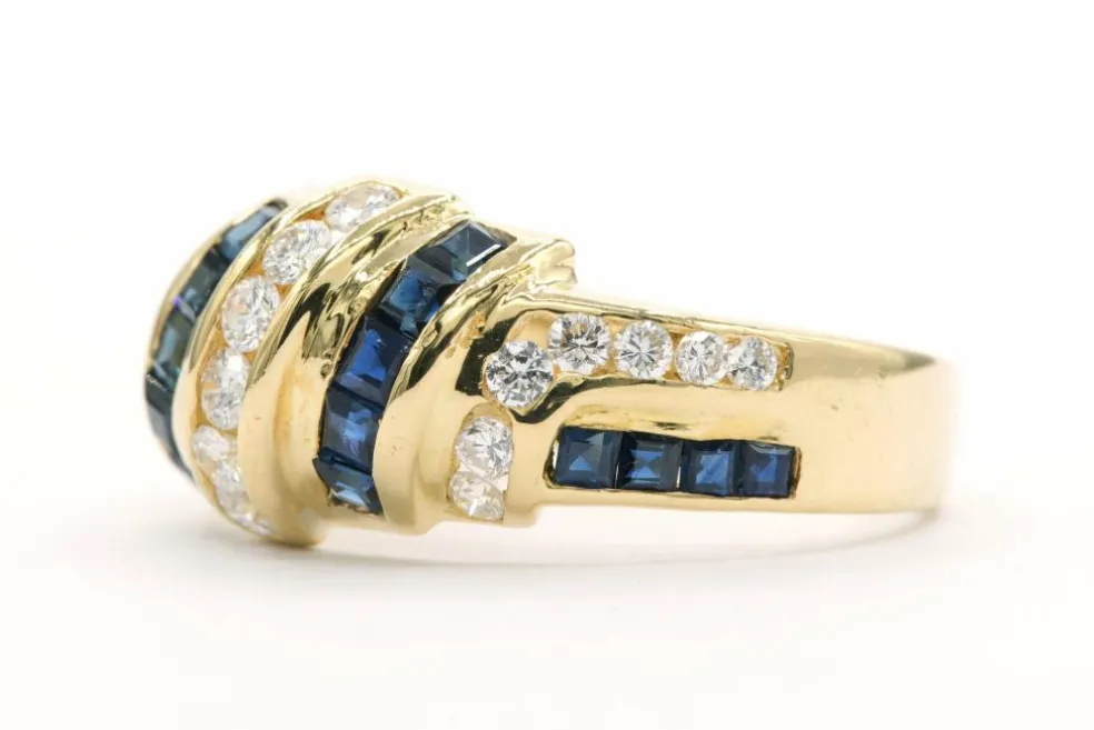 Bague contemporaine en or jaune sertie de saphirs et de diamants