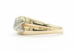 Bague contemporaine en or jaune et blanc sertie de diamants